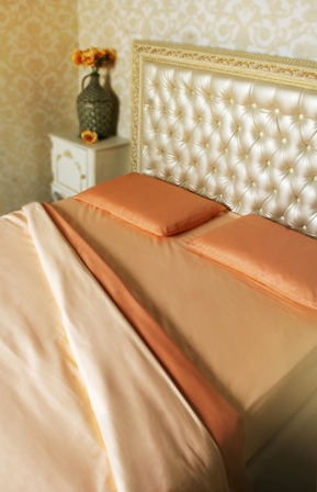 Постельное бельё Greenstork простыня сатиновая на резинке 120х200/20 см (белый лаванда фиолет персик)