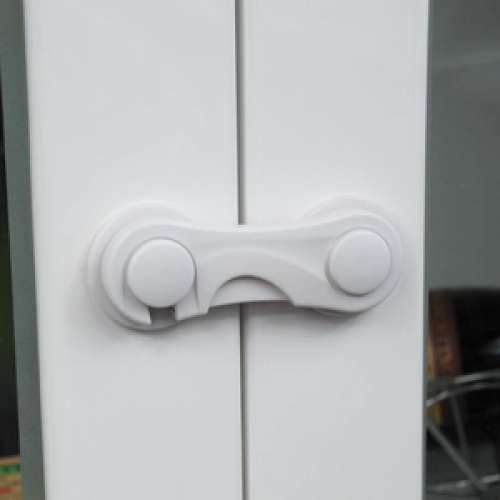 13576 Замок для выдвижных шкафчиков Lubby 