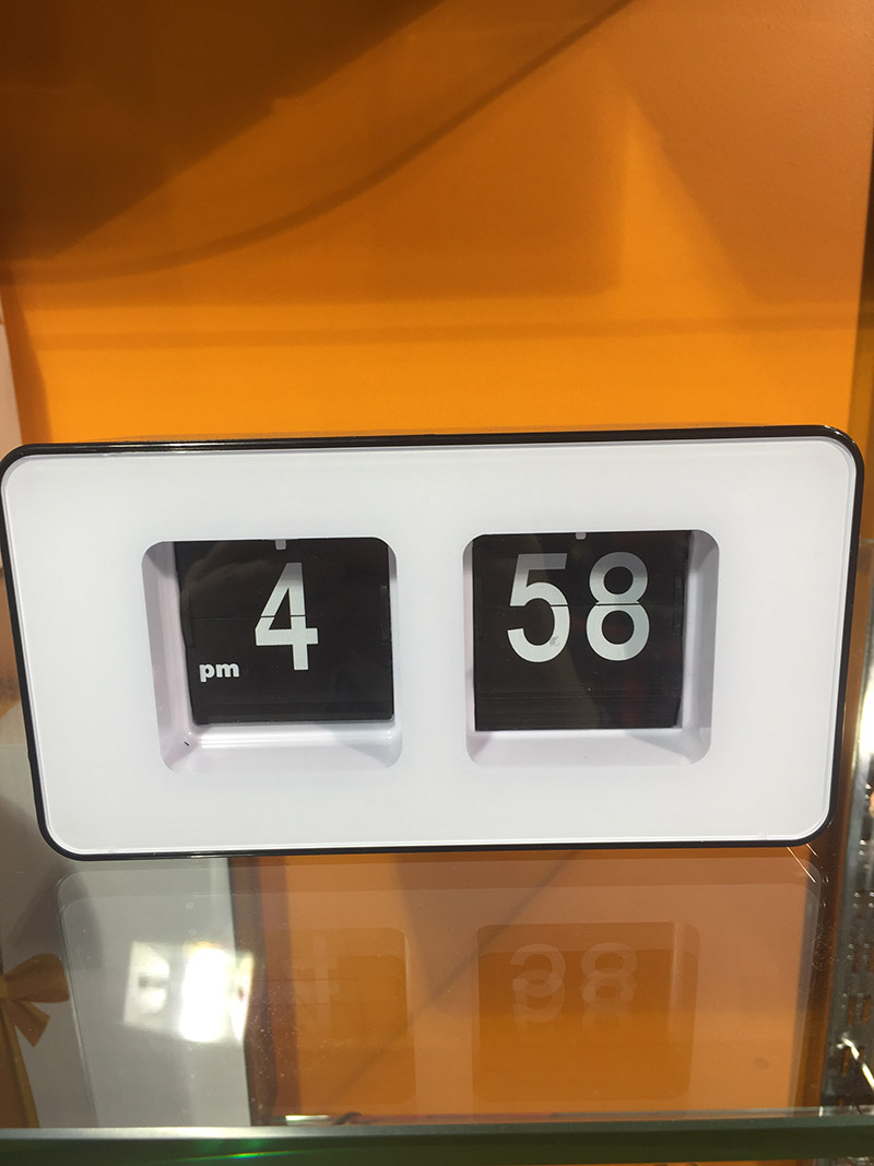 06466841 Часы с перекидным табло