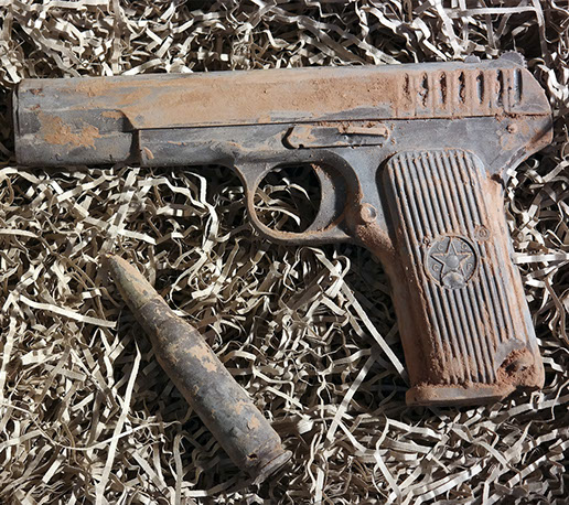 №122 Шоколадный набор  Пистолет в пластике